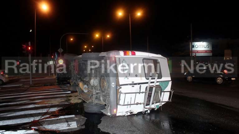 Πικέρμι: Σοκαριστικό τροχαίο στην Λεωφόρο Μαραθώνος – Διαλύθηκαν δύο αυτοκίνητα [εικόνες]