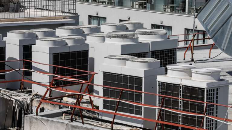 Εξοικονόμηση ενέργειας: Θερμοκρασία 27°C το καλοκαίρι, 19°C το χειμώνα στα δημόσια κτίρια