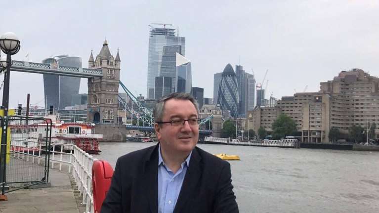 Ο Ηλίας Μόσιαλος για το αντιικό φάρμακο της Pfizer- Μειώνει δραστικά τον κίνδυνο για νοσηλεία και θάνατο