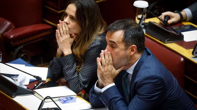 ΣΥΡΙΖΑ: O Αλέξης Χαρίτσης στηρίζει την Εφη Αχτσιόγλου για την ηγεσία