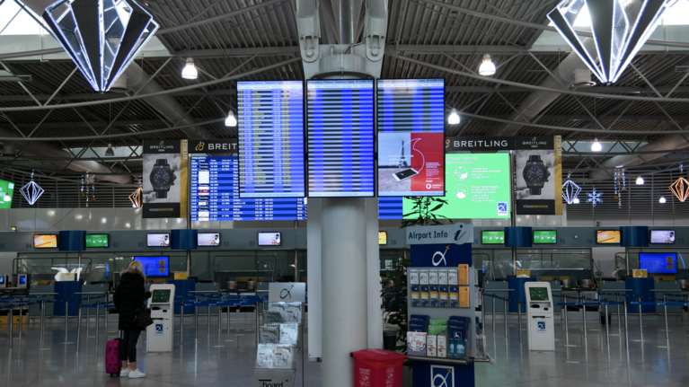 Γύρισαν 30 χρόνια πίσω τα ελληνικά αεροδρόμια: Βουτιά 69,3% στην επιβατική κίνηση το 2020