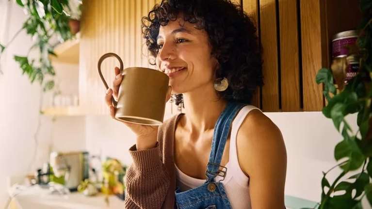 Το πίνεις για υγεία; Οι επιστήμονες "δείχνουν" αυξημένο κίνδυνο για καρκίνο μαστού στις γυναίκες