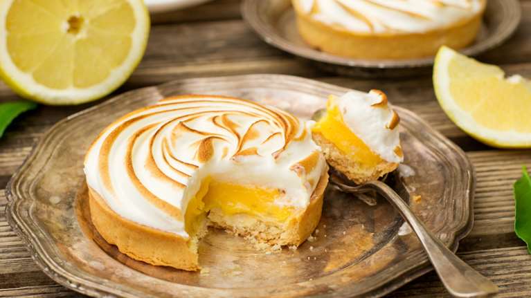 Πετρετζίκης: Συνταγή για λεμονόπιτα, του ονείρου - Με βελούδινη υφή
