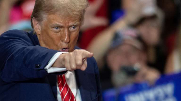 Στο στόχαστρο Τραμπ η Κίνα, το Μεξικό και ο Καναδάς: "Θα βάλω 25% δασμούς σε όλα τα προϊόντα λόγω ναρκωτικών και μεταναστών"