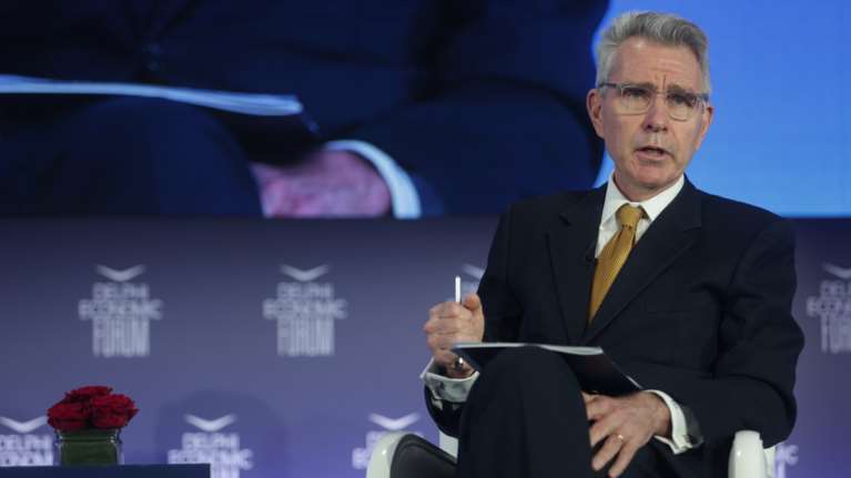 Φόρουμ Δελφών - Τζέφρι Πάιατ: Δεν θα αλλάξουν οι κυρώσεις στην Τουρκία για τους S-400