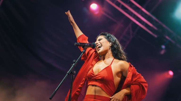 Αξίζει ο χαμός που γίνεται με τη Μαρίνα Σπανού; Την είδαμε live και καταλήξαμε