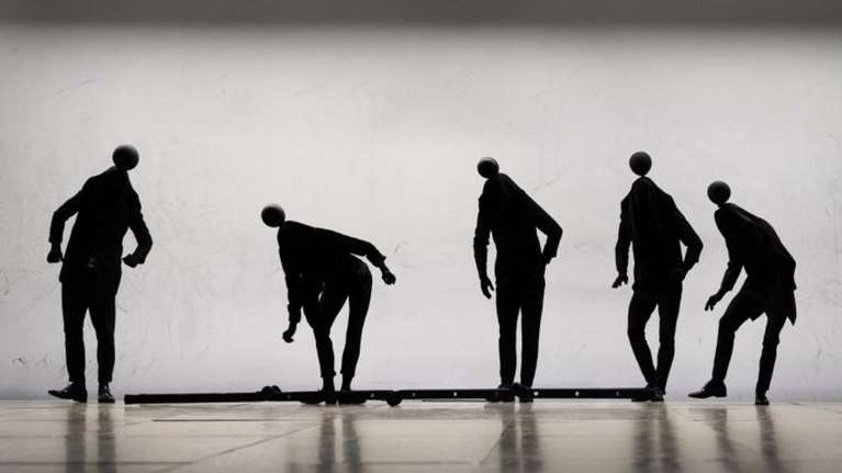 &quot;Εγκάρσιος Προσανατολισμός&quot;: Η νέα παράσταση του Δημήτρη Παπαϊωάννου [εικόνες]