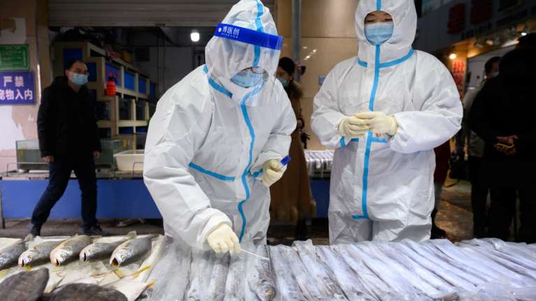 Κίνα: Χαμός στο Twitter με τα πρωκτικά τεστ κορονοϊού  -  &quot;Είναι  σούπερ ταπεινωτικό&quot;