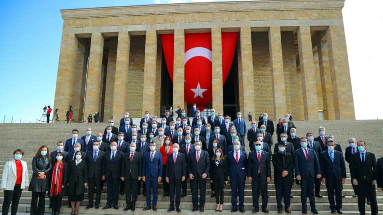 Τουρκία: Στους 2.600 οι νεκροί, τα κρούσματα πλησιάζουν τις 105.000