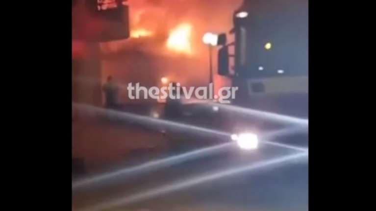 Τραγωδία στη Θεσσαλονίκη: Συγκλονιστικό βίντεο την ώρα της πυρκαγιάς - Κάηκε η 31χρονη με τα δύο της παιδιά