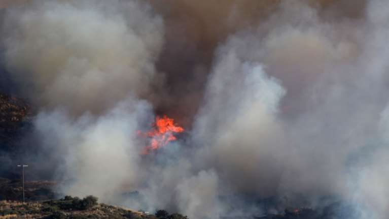Φωτιά στη Μαγνησία – Μήνυμα από το "112" για απομάκρυνση κατοίκων