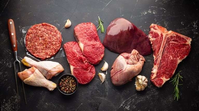 Γιατί η &quot;δίαιτα των σαρκοφάγων&quot; έχει γίνει τόσο δημοφιλής - Πόσο ασφαλές είναι να τρώμε μόνο κρέας