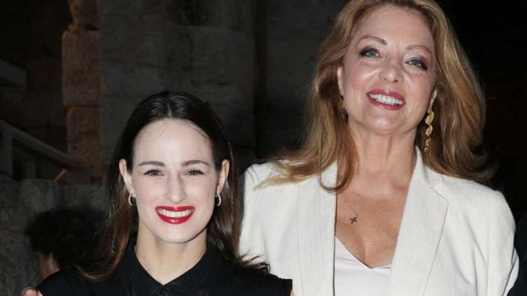 Άντζελα Γκερέκου και Μαρία Βοσκοπούλου: Σε κλειστή οικογενειακή γιορτή στο σπίτι