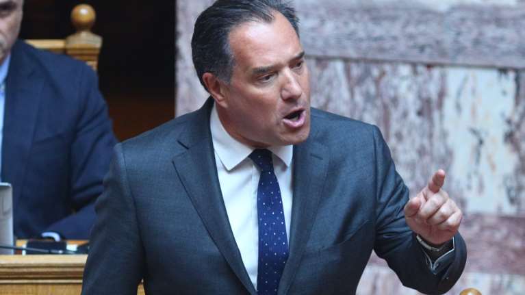 Φουντώνει η κόντρα Άδωνι Γεωργιάδη - ιδιωτών γιατρών για την κάλυψη των κενών στα νησιά