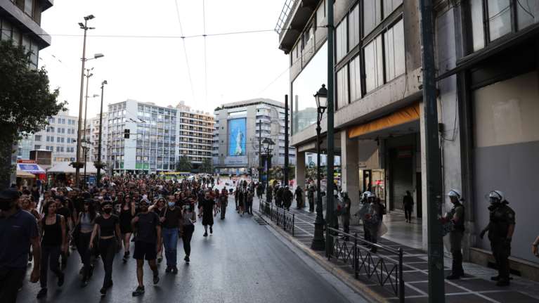 Πορεία στο κέντρο της Αθήνας για τις συνθήκες διαβίωσης στις φυλακές [Εικονες]