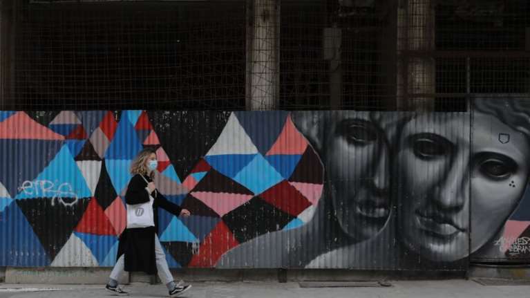 Ερευνα: Οι Έλληνες θέλουν θέση στο Δημόσιο και σύνταξη πριν τα 60 - Πώς όμως ζουν  και τι συνήθειες έχουν;