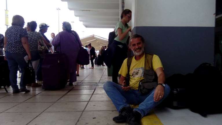 Συγκλονίζει ο φωτορεπόρτερ Μάριος Λώλος - Η μάχη του με τον κορονοϊό και η ηρωική βοήθεια των γιατρών