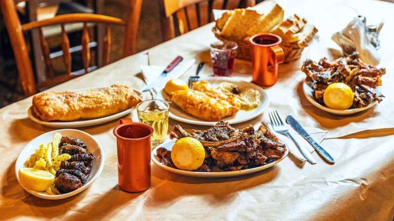 Στου &#39;Μαραθωνίτη&#39; για σένιο φρυγαδέλι και παϊδάκι πρόβατο