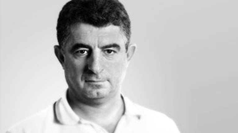 Γιώργος Καραϊβάζ: Ποιος ήταν ο γνωστός δημοσιογράφος που δολοφονήθηκε στον Άλιμο