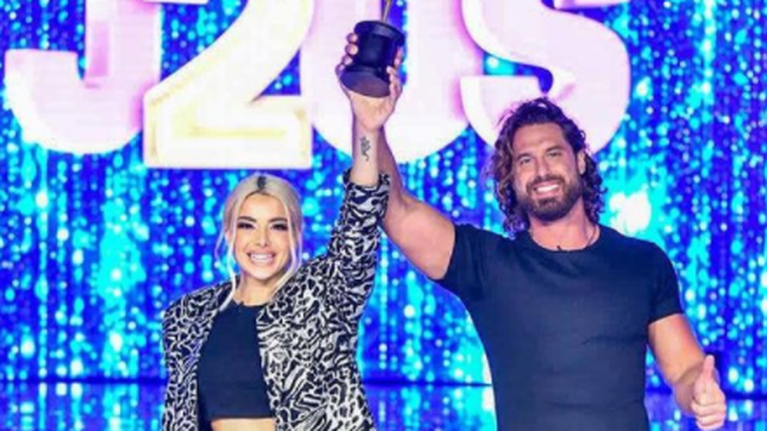 J2US: Οι πρώτες αναρτήσεις των νικητών - Τι έγραψαν η Ζόζεφιν και ο Νάσος Παπαργυρόπουλος