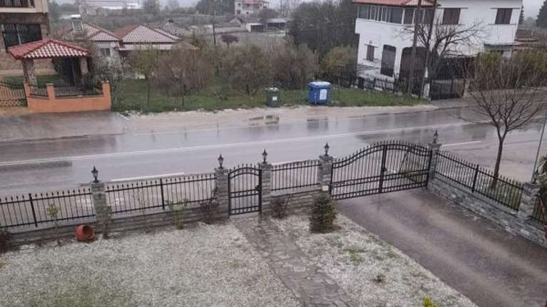 Ανοιξιάτικο χιόνι στα ορεινά της Θεσσαλονίκης - Το έστρωσε στην Κοζάνη [εικόνες &amp; βίντεο]