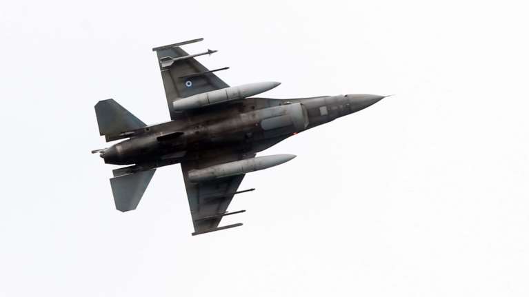 Μαχητικά F-16 στον ουρανό της Κέρκυρας για την επέτειο της Ένωσης των Επτανήσων [Βίντεο]