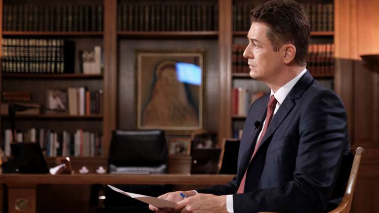 Ο Αντώνης Σρόιτερ ποζάρει με μαγιό &amp; μας δείχνει το κορμί του