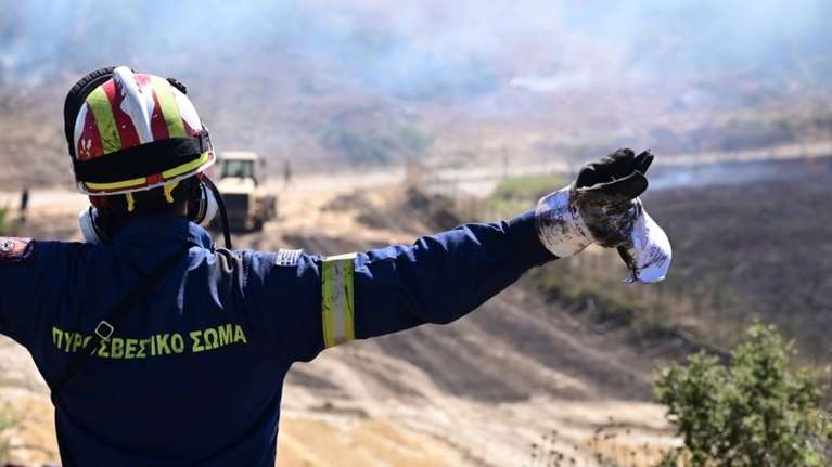 Φωτιά στην Ανάφη: Μεταβαίνουν πυροσβεστικές δυνάμεις από τη Σαντορίνη