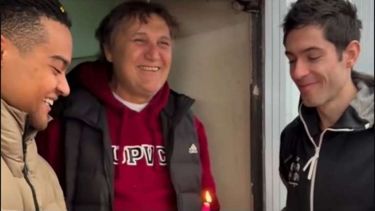 Καραλής και Πομάσκι έκαναν έκπληξη στον Τεντόγλου για τα γενέθλιά του- Το ξεχωριστό τραγούδι που του είπαν