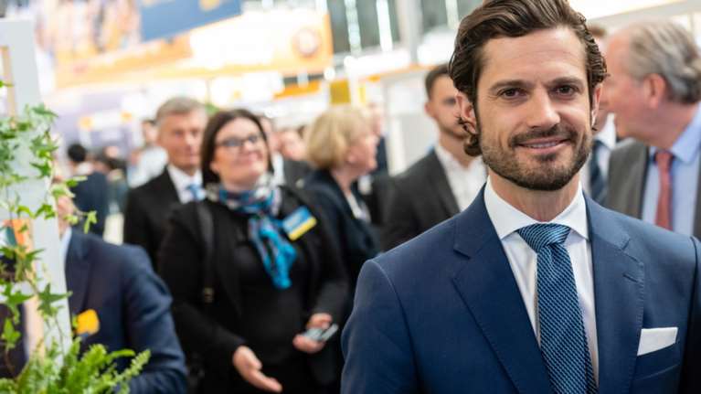 Ο γοητευτικός πρίγκιπας Καρλ Φιλίπ της Σουηδίας ντύθηκε στα χακί για να υπηρετήσει την πατρίδα εν μέσω πανδημίας [Εικόνα]