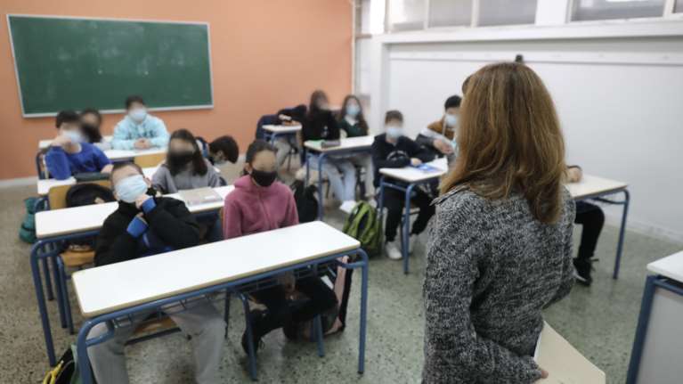 Δραματική έκκληση Δημάρχου Θάσου για να κλείσουν τα σχολεία – Ανιχνεύτηκε βρετανική μετάλλαξη