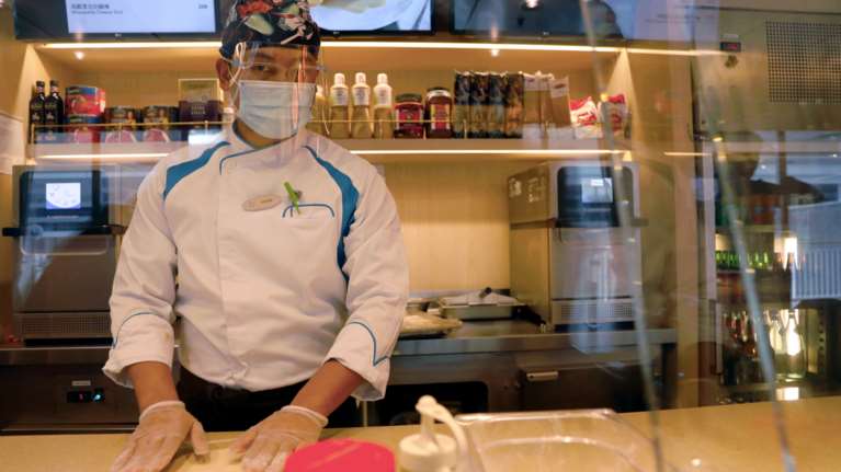 Κορονοϊός - Γώγος: Απολύτως απαραίτητη η χρήση μάσκας σε κλειστούς χώρους [βίντεο]