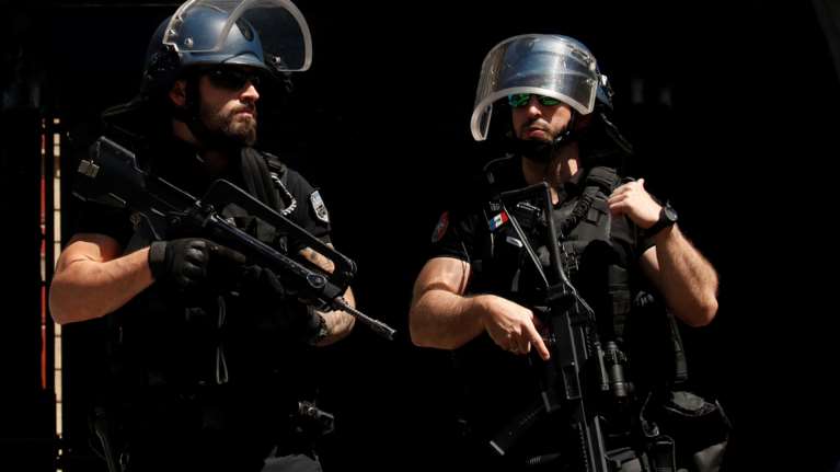 Σοκ στη Γαλλία: Υπάλληλος εταιρίας εισέβαλε σε συνάντηση, σκότωσε τρεις και προσπάθησε να αυτοκτονήσει