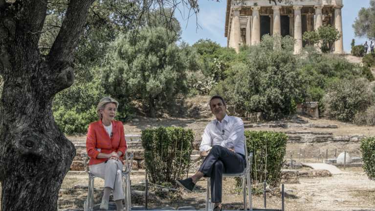 Πολίτες συζήτησαν με Μητσοτάκη - Φον ντερ Λάιεν στην Αρχαία Αγορά:  Ο μαθητής, η γιατρός, ο κτηνοτρόφος και η γονέας