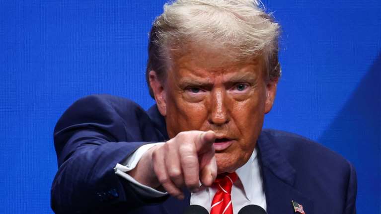 Ο Τραμπ απειλεί το Ιράν με νέους βομβαρδισμούς αν συνεχίσει με τα πυρηνικά - &quot;Κάτι θα γίνει για ειρήνη στην Ουκρανία&quot;