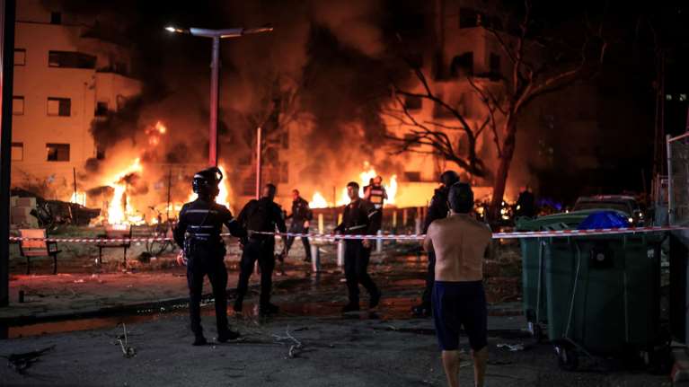 Ανάλυση: Οι κίνδυνοι για την ελληνική οικονομία από την ανάφλεξη στη Μέση Ανατολή