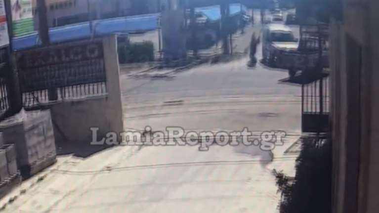 Συγκλονιστικό βίντεο: Κάμερα ασφαλείας κατέγραψε σύγκρουση μηχανής με αγροτικό αυτοκίνητο στη Λαμία