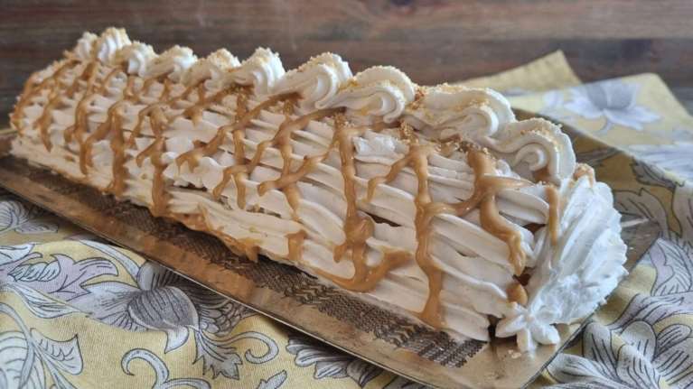 Γλυκό ψυγείου ρολό μπισκότο - Ο,τι πιο δροσερό, τραγανό και με αέρινη σαντιγί