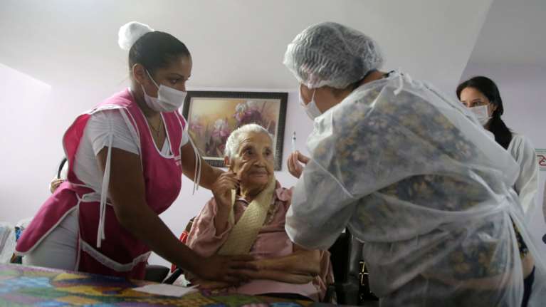 Κορονοϊός: Τρομάζει η βραζιλιάνικη μετάλλαξη - Είναι δύο φορές πιο μεταδοτική - Μολύνει και όσους έχουν ασθενήσει