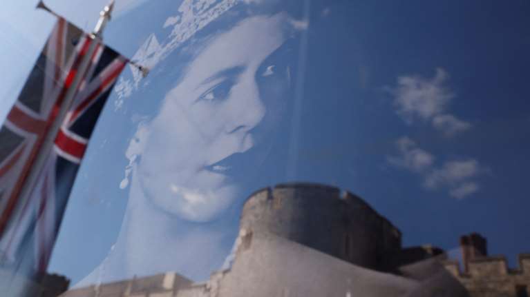 Βασίλισσα Ελισάβετ: Λύθηκε το μυστήριο πώς διατηρείται στο φέρετρο - Είναι ταριχευμένη  [εικόνες]