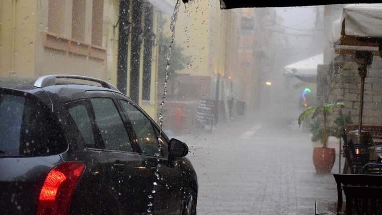 Επικίνδυνα καιρικά φαινόμενα: Μήνυμα του 112 σε κατοίκους σε Ιόνιο, Ήπειρο, Θεσσαλία, Στερεά Ελλάδα και Πελοπόννησο