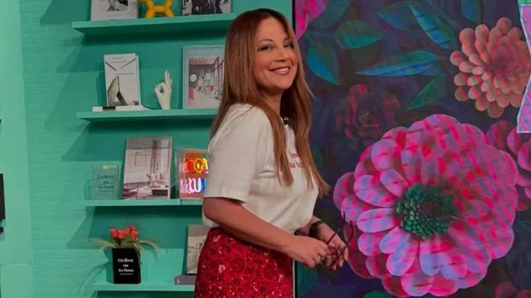 Η Νάνσυ Ζαμπέτογλου με κίτρινο παντελόνι από τη Zara