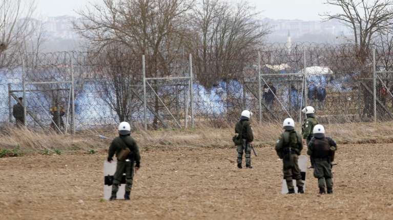 Πώς οι Ελληνες στρατιώτες προστατεύουν τα ελληνικά σύνορα - Δείτε τα βίντεο