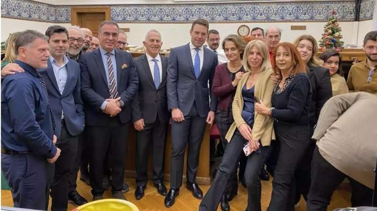 Στέφανος Κασσελάκης: Γνωριμία και ευχές με τους κοινοβουλευτικούς συντάκτες