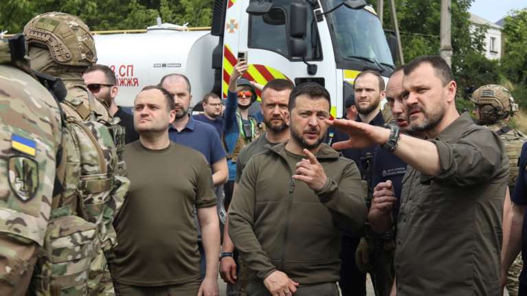 Ζελένσκι: Σε εξέλιξη η ουκρανική αντεπίθεση - Υποβαθμίζει τα χτυπήματα η Μόσχα