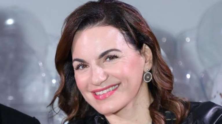 Όλγα Κεφαλογιάννη: Το υπέροχο βελούδινο παλτό που φόρεσε σε βραδινή έξοδο - Ο τρόπος που το συνδύασε