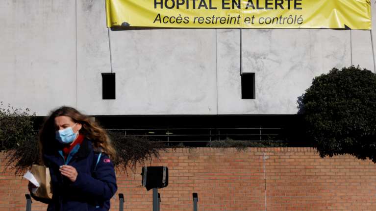 Φρίκη στη Γαλλία: Mαιευτής βίαζε και κακοποιούσε γυναίκες ασθενείς, ακόμη και εγκύους