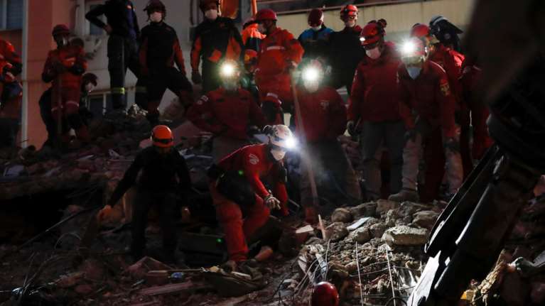Σεισμός στην Τουρκία: Στους 35 ανέρχονται οι νεκροί - Αγωνία για τη διάσωση 3χρονου παιδιού