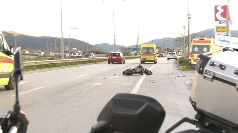 Τροχαίο στα Ιωάννινα: Τραυματίστηκε 23χρονη οδηγός μηχανής - Την έσωσε η στολή και το κράνος