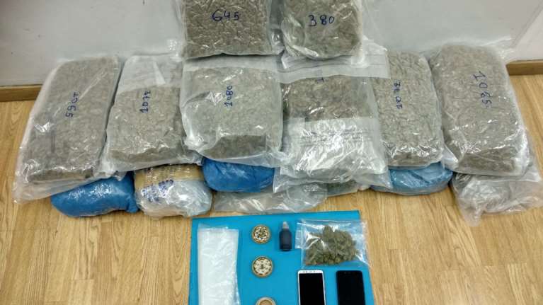 Με το... ταχυδρομείο έφτανε η κάνναβη σε 49χρονο - Πώς τον συνέλαβαν στην Αθήνα